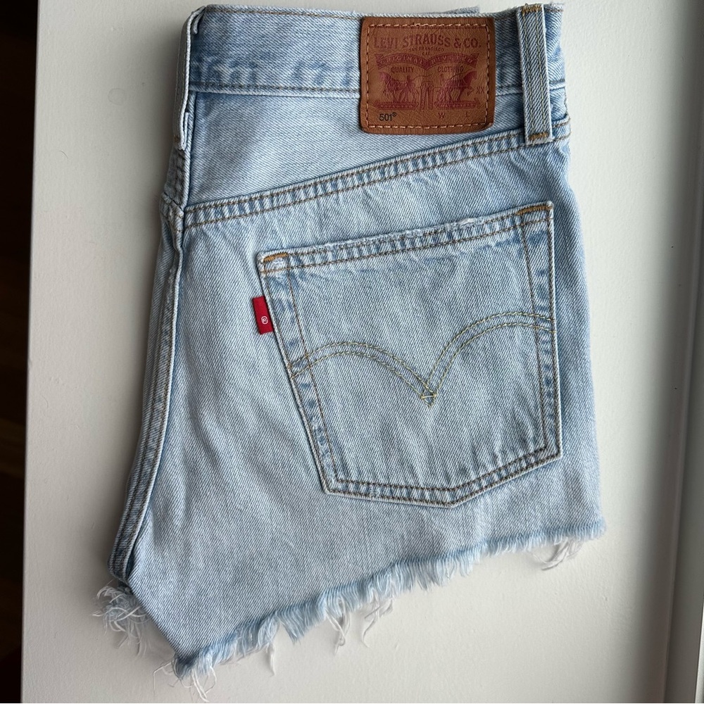 Levi’s 501 High Rise Jean Shorts Light Wash size 26